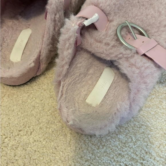 H&M Slippers - Picture 2 of 2